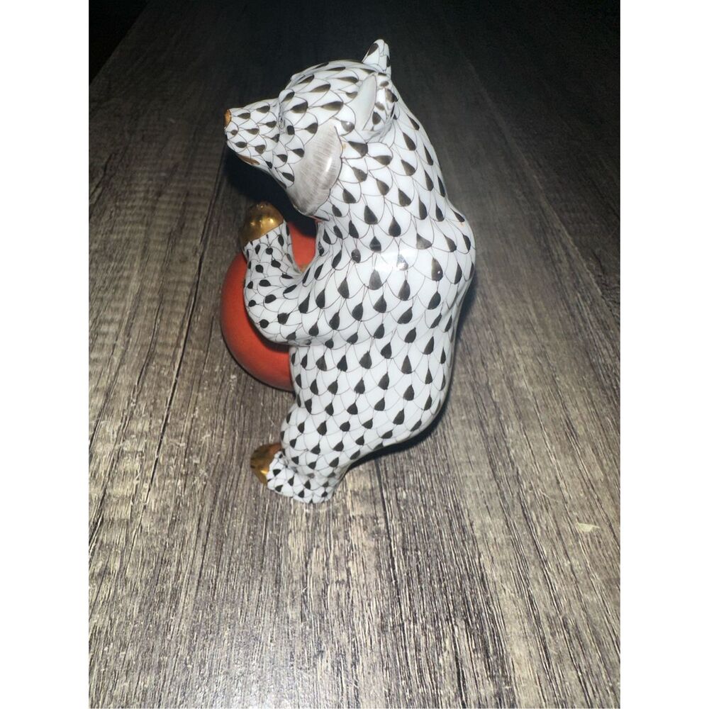 HEREND Bear With Ball Green Fishnet Design Figurine 15874 - Picture 3 of 5